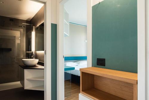 Ένα μπάνιο στο Youhosty - Pasolini 84