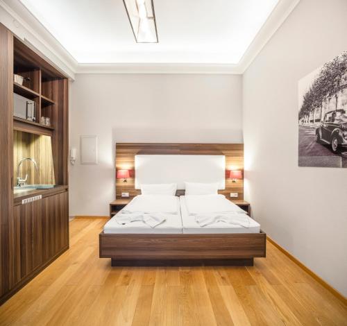 a bedroom with a bed and a painting on the wall at BoardingWorld Heidelberg in Heidelberg