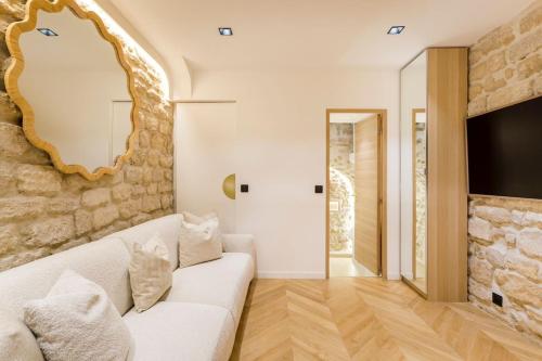 B1 Beautiful, Luxury Near Eiffel Tower Sleeps AC