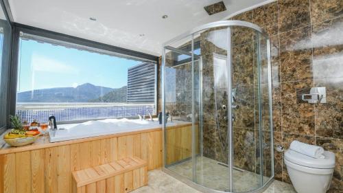 Et badeværelse på Kalkan 2 Bedroom Apartment 7408