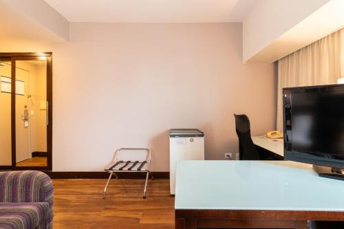 Μια τηλεόραση ή/και κέντρο ψυχαγωγίας στο A1 Flats WYM Brooklin