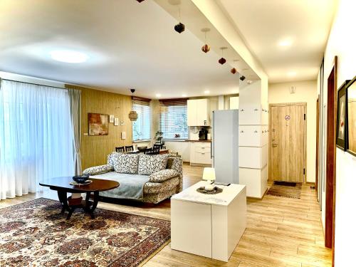 Kuchyň nebo kuchyňský kout v ubytování Japandi apartamentai