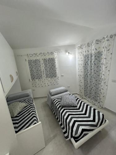 a room with two beds in a room at La casa di Antovan in Girasole