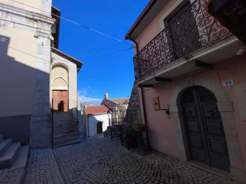 an alley in a town with a building with a door at Don Pasquale Scontrone House in Scontrone