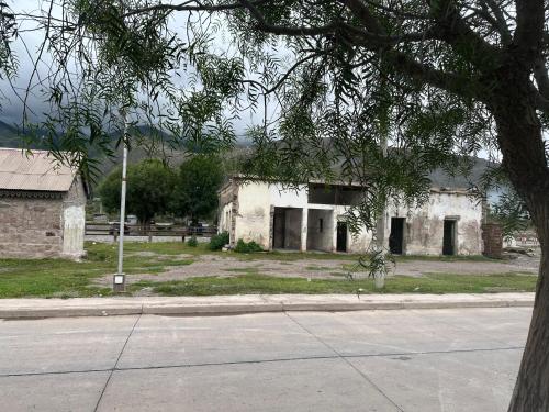 an old house on the side of a street at Casa Doña Elsa - amoblada ideal descanso en Volcán - Jujuy in Volcán