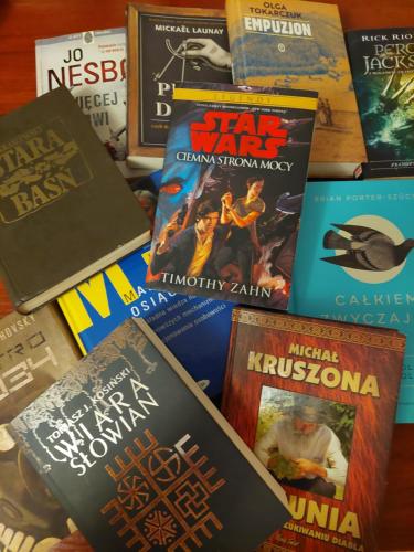 a pile of books sitting on a table at Gospodarstwo Pytlówka Sokalski Michał in Tarczek