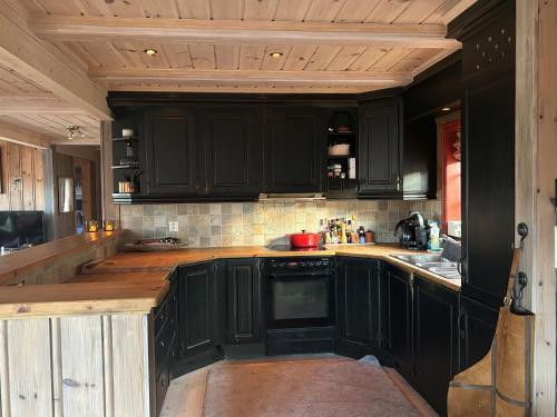 Dapur atau dapur kecil di Spacious cabin with beautiful Geilo views