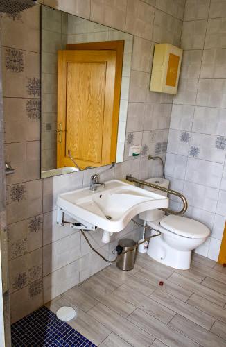 a bathroom with a sink and a toilet at La Viña in Huertas de Pedrotello