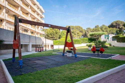 Salou-Modern-Pool-5'playa-2room-PortAvntura-AC13