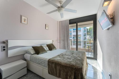 Salou-Modern-Pool-5'playa-2room-PortAvntura-AC13