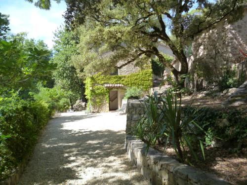 Bastide provençale du XVIIIème en bordure du fleuve Argens sur terrain de 2 ha