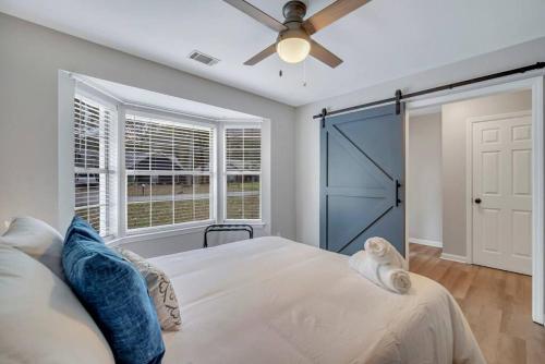 Кровать или кровати в номере Country Getaway near Savannah