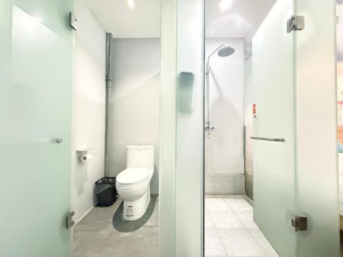 a bathroom with a toilet and a shower at Zhangjiajie Forest Park Youth Hostel in Zhangjiajie