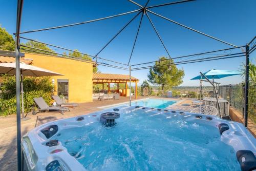 Photo de la galerie de l'établissement Villa Horizon - Exterior SPA with amazing view, à Les Matelles