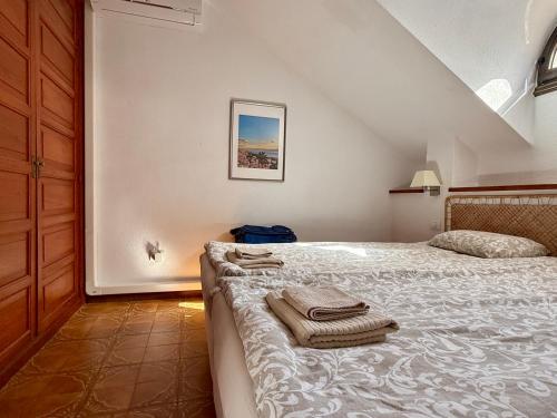 Postel nebo postele na pokoji v ubytování Sunny 2-bedroom apartment in Parque Santiago II