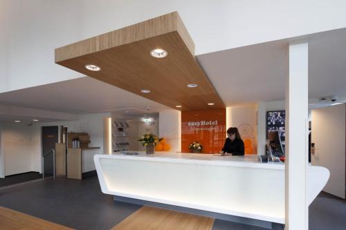Hall o reception di easyHotel The Hague Scheveningen Beach
