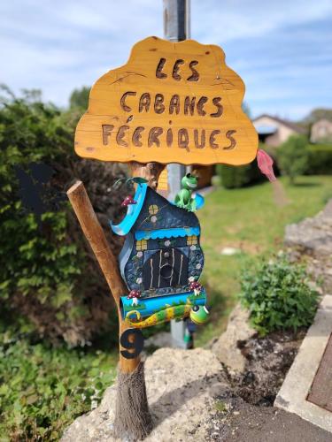 a sign that says usgs creatures detroit at Les cabanes féeriques d'Amoncourt in Amoncourt