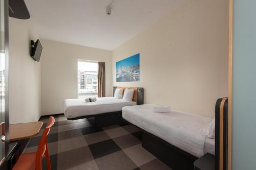 Letto o letti in una camera di easyHotel The Hague Scheveningen Beach