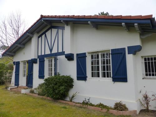 Photo de la galerie de l'établissement Villa LA TEIGNOUSE entre lac et océan terrasse et jardinet pour 6 personnes, à Hossegor