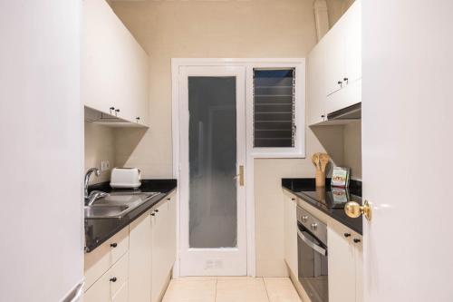 Comfortable Apartment for Groups next to Sagrada Familia, Barcelona