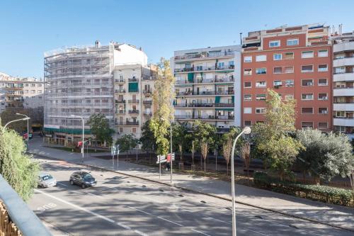 Comfortable Apartment for Groups next to Sagrada Familia, Barcelona