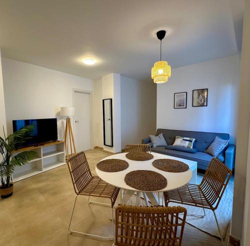 TV a/nebo společenská místnost v ubytování Apartamento vacacional Brisas de Galicia -Rías Baixas-