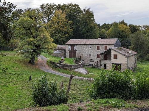 Maison au coeur de la forêt dans le Sidobre - GR36