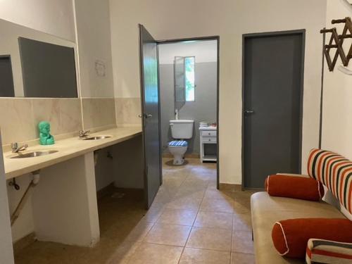a bathroom with two sinks and a toilet at Casa de Huespedes Guacaras in Santa Ana