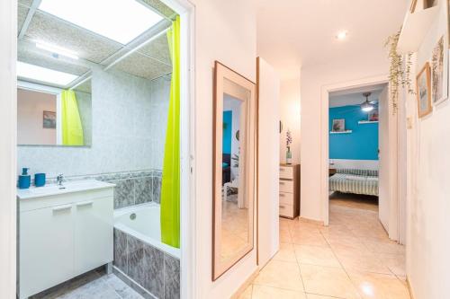 Köök või kööginurk majutusasutuses Salou -2HB-4pax -Beach-Sea View-AC-WiFi15