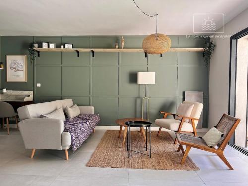 Photo de la galerie de l'établissement Maison toute rénovée - Jardin - Plages à 1km, au Pradet