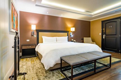 Postel nebo postele na pokoji v ubytování Hotel Lucerna Mexicali