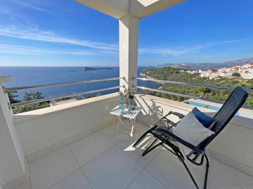 Sunnyhill apartments with private and shared pool