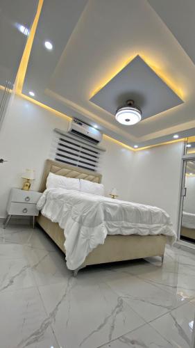 Apartamento tesisinde bir odada yatak veya yataklar