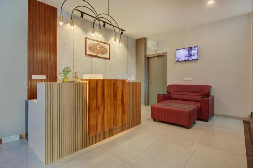Μια τηλεόραση ή/και κέντρο ψυχαγωγίας στο Hotel Park Lane Yelahanka