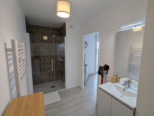a bathroom with a sink and a shower at Studio Les Capucines in Bretteville-sur-Odon