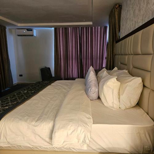 Ένα ή περισσότερα κρεβάτια σε δωμάτιο στο Anibex Luxe Apartment