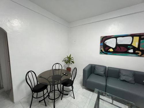 a living room with a couch and a table at Bianco 305 in Angeles