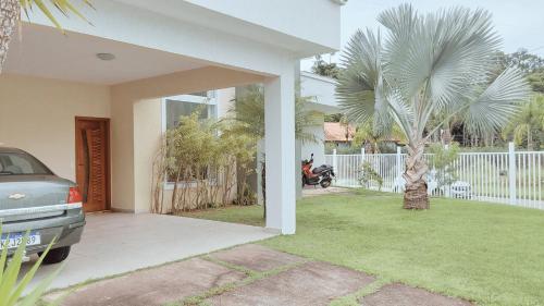 Κήπος έξω από το Casa c/ 3 Suítes, Piscina e Área Gourmet