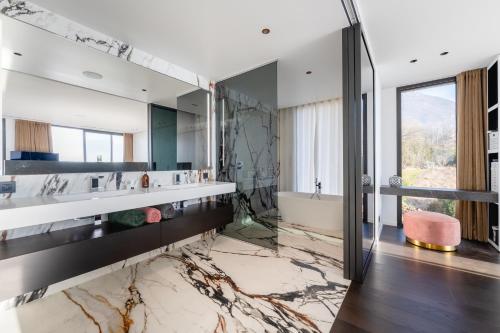 Villa Les Restanquesにあるバスルーム