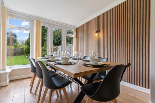 Foto 2 Van Parking - 3 Bedroom Home 2 Kings 2 Singles 4 TO 6 Beds - Fantastic House NR Edgbaston Moseley Kings Heath Digbeth Lawley Middleway Curzon Street- Solihull-NEC-JLR-BHX HS2 Works and More - by Samina Arz Stays 6