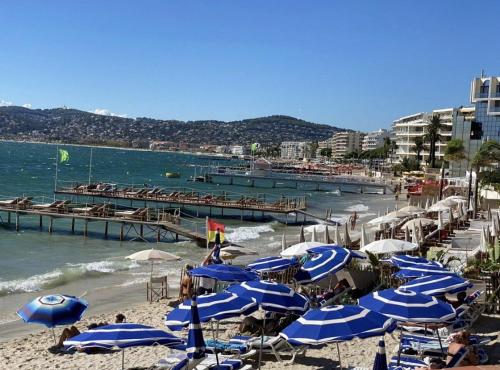 Grand studio vue mer à Antibes