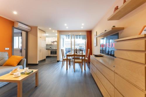 Salou-Danubio-Center-Pool-2bed-PortAvntura-AA-WIFI17