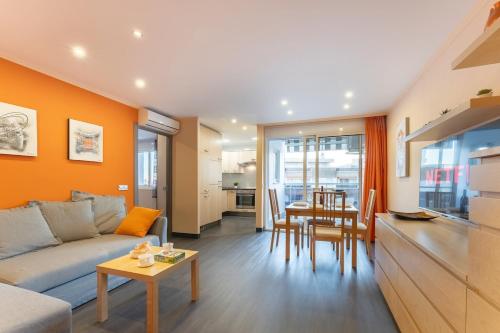 Salou-Danubio-Center-Pool-2bed-PortAvntura-AA-WIFI17