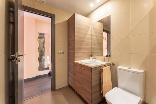 Salou-Danubio-Center-Pool-2bed-PortAvntura-AA-WIFI17