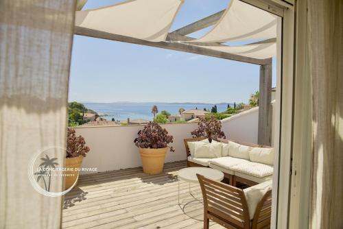 Photo de la galerie de l'établissement Villa Cycas - Piscine - Vue Mer - Plage à 300m, à Carqueiranne