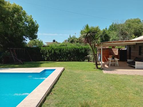 Bazén v ubytování La Casa de Los Dos Pinos nebo v jeho okolí
