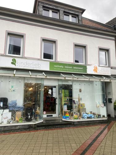 a store front of a building with glass windows at Ferienwohnung Delta in Heinsberg