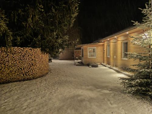 Fotografie z fotogalerie ubytování Monteur- Ferienwohnung für 5 Pers Gartenhaus v destinaci Märkisch Buchholz