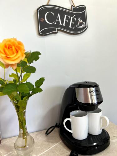 Kemudahan buat kopi dan teh di Pousada Encantos do Estaleiro