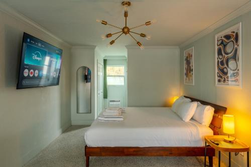 a bedroom with a bed and a television on the wall at Tropical Breeze in Clearwater Beach